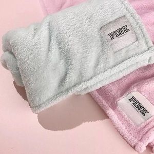 Victoria’s Secret PINK Cozy Blanket
